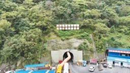 西渝高铁康渝段永安隧道顺利贯通 陕西境内段隧道掘进量达83.7%