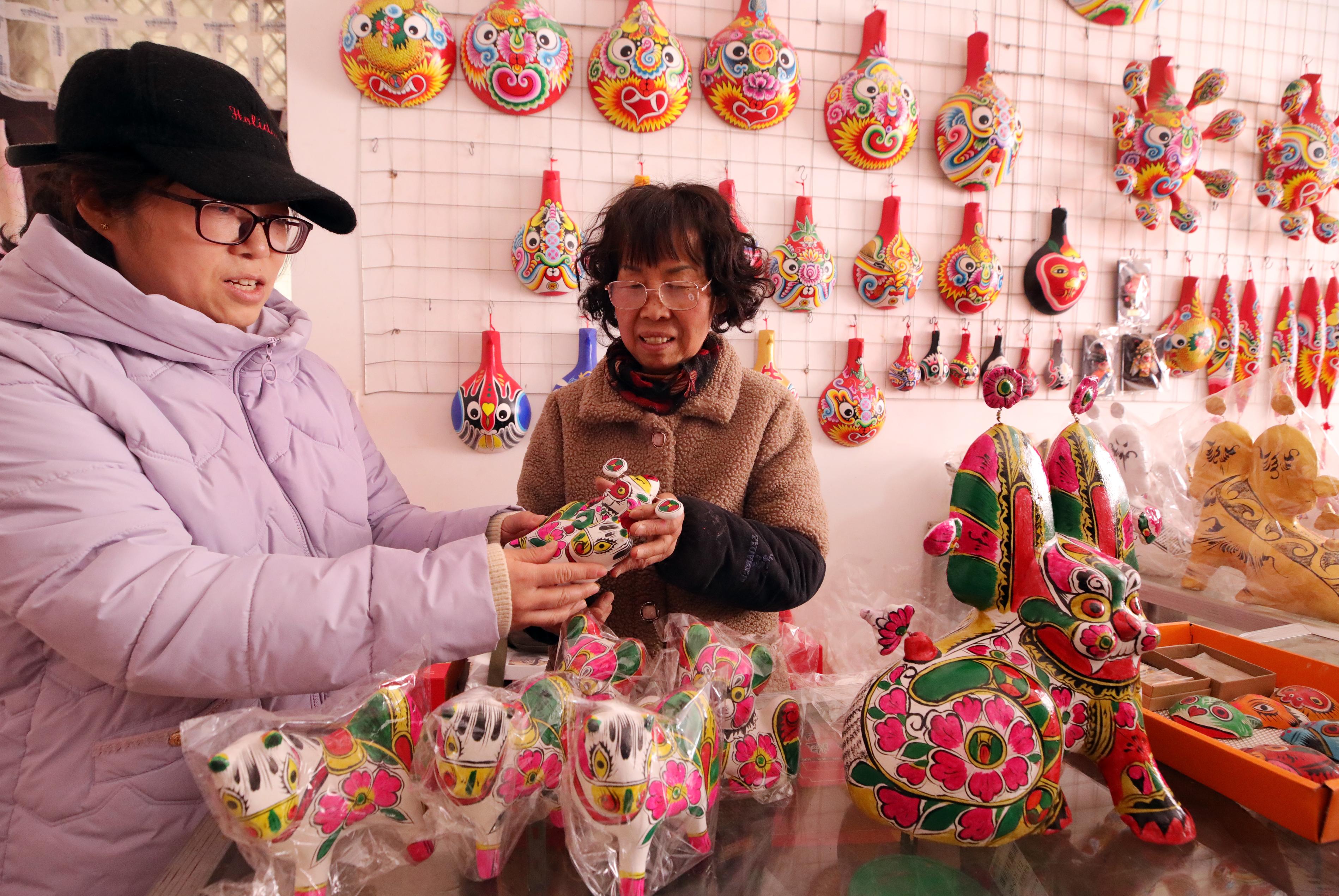 凤翔泥塑让年味“潮”起来_fororder_11487371_6be79b06-f811-4487-836f-868c4d312d5ecopy