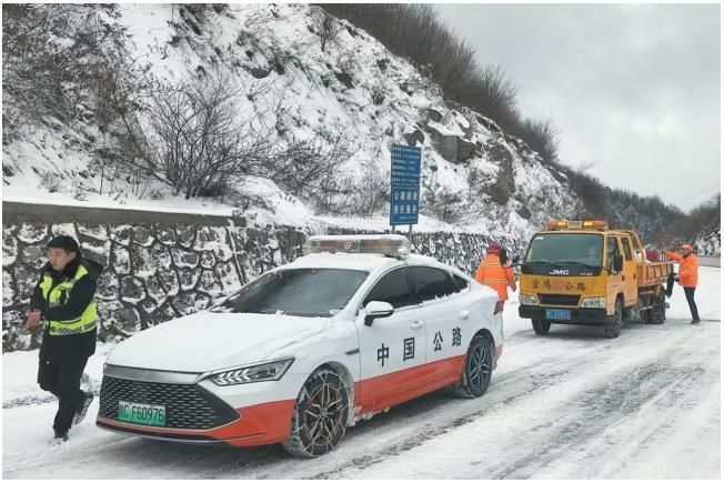 宝鸡多方联动除雪保畅