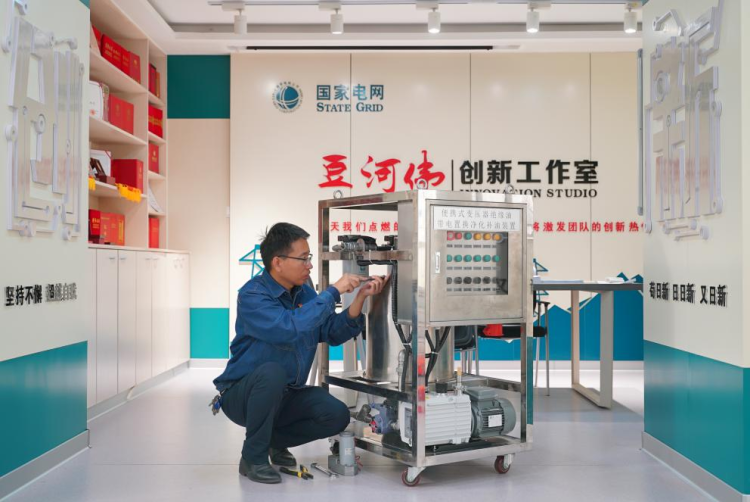 【陕西工人有绝活儿】豆河伟：发明创造解难题 “电网医生”的追光十八年_fororder_图片4
