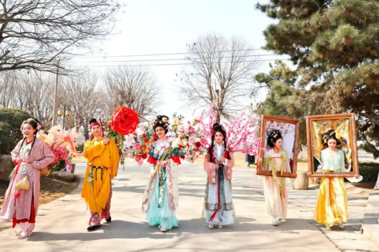 马年新春添盛景 中国唐苑20万株郁金香惊艳绽放_fororder_图片6