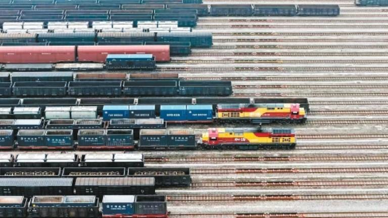 “钢铁长龙”送农资　护航三秦春耕忙_fororder_微信图片_20260310091049_1352_356