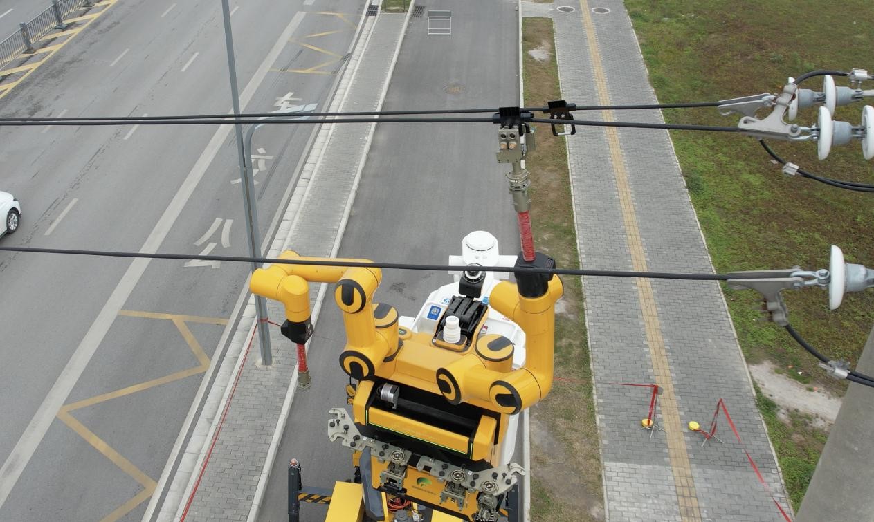 陕西大秦电能集团有限公司西咸新区分公司：配网不停电作业机器人正式上岗_fororder_图片11