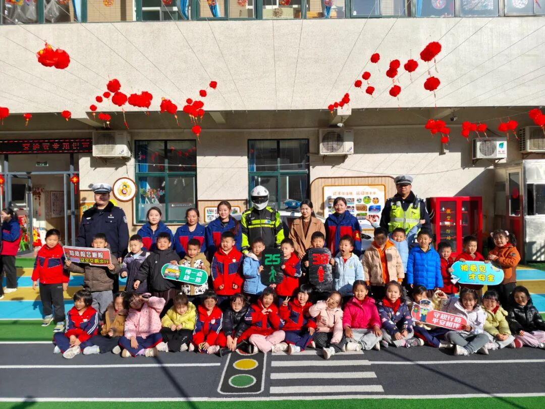 雁塔交警“社区+校园”双线发力 多维守护冬季交通安全_fororder_图片5