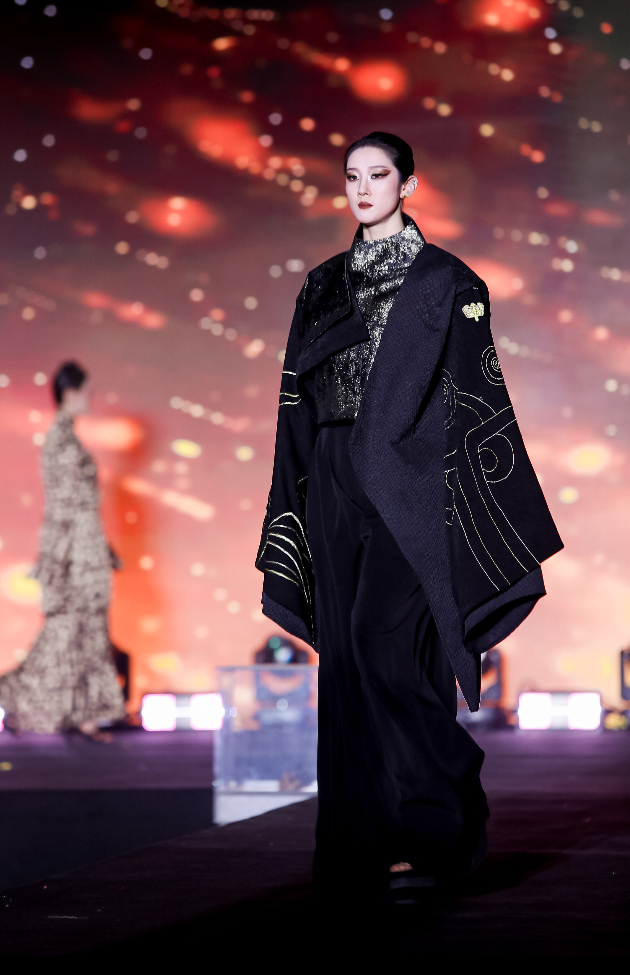 “黄河博彩 渭耀锦裳”陕科大服装设计作品动态展在渭南举行_fororder_图片18