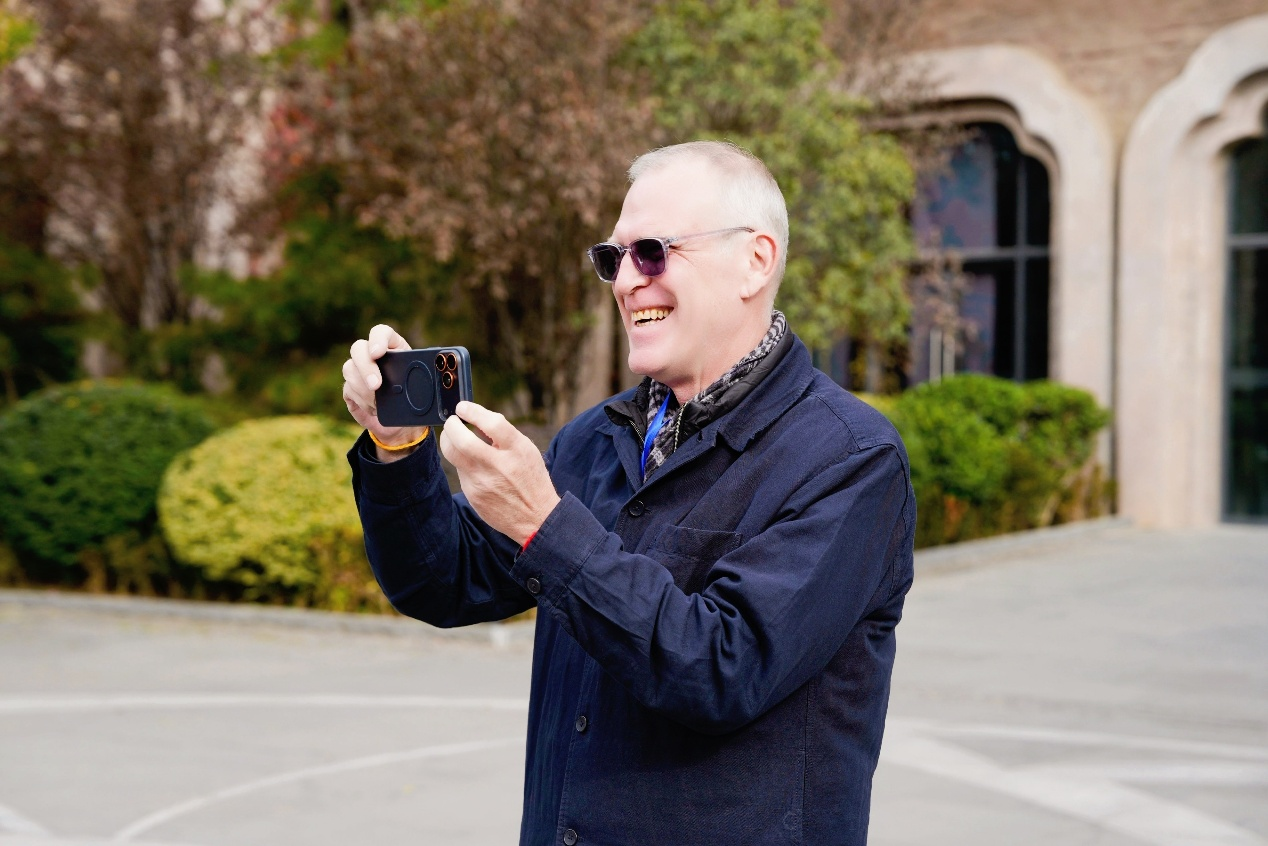 外籍专家打卡《西安千古情》 探秘如何用光影重现千年文明？_fororder_图片35