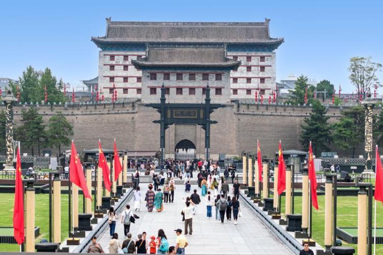 双节将至 古城西安节日氛围浓厚