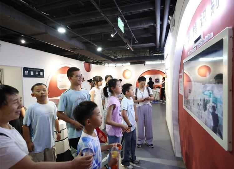 陕西科技馆成暑期“科学乐园”
