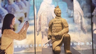 跪射俑 “出差”西部机场博物馆