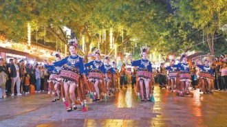 一场快闪展演 让民间艺术“闯”进榆林老街