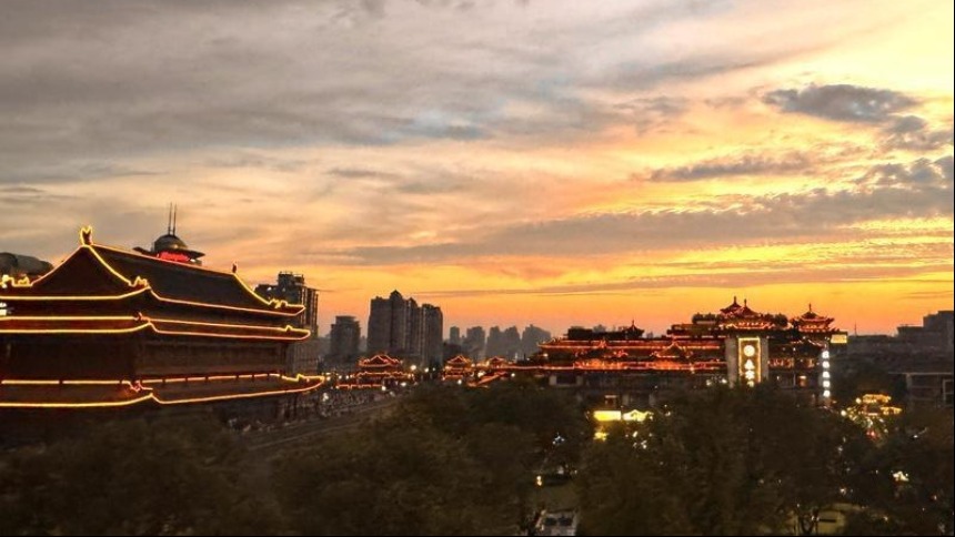 晚霞映古城 夕阳美如画