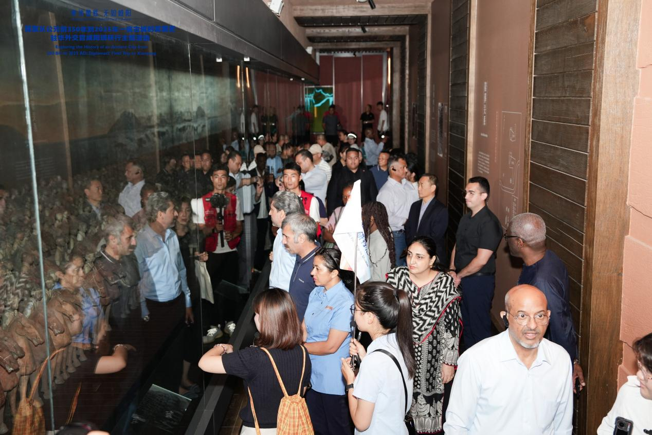 【秦地最胜 无如咸阳】穿越历史与现代 20国驻华外交官在咸阳探寻中华文明的开放基因（组图）_fororder_图片1