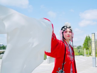 Challenge: Learning Qinqiang Opera in One Minute—Russian Girl Anna's First Experience of Weinan's Opera_fororder_微信图片_20251112172930