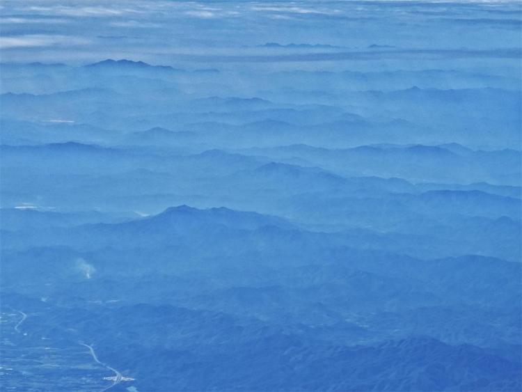 鸟瞰秦岭如巨幅水墨画