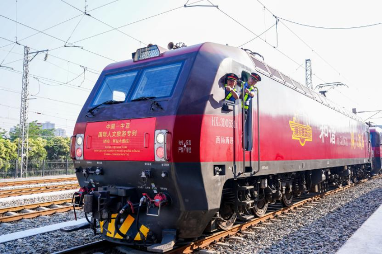 开启新时代的凿空之旅 中国—中亚国际人文旅游专列（西安—阿拉木图段）首发开行_fororder_图片1
