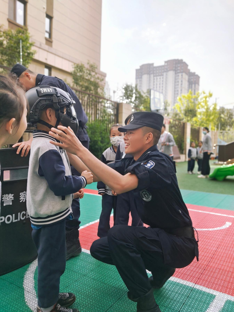 西安高新巡特警：为少年儿童的平安和成长保驾护航_fororder_图片3