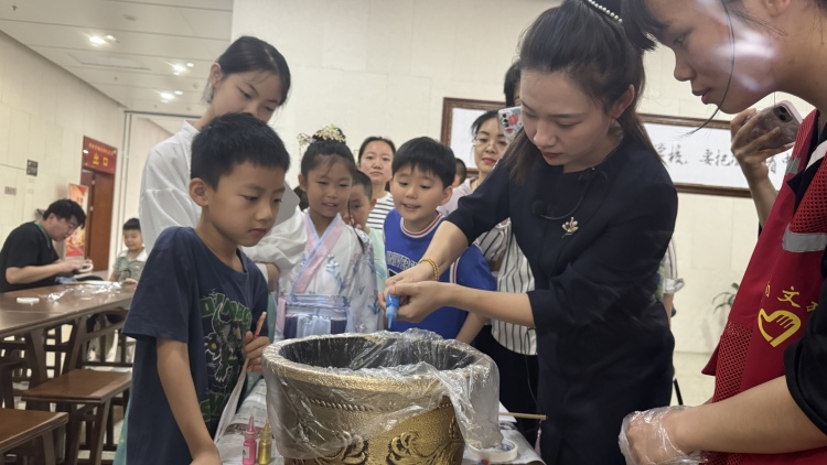 染扇 制镜 做香囊 渭南市民博物馆里过端午_fororder_微信图片_20250601113703