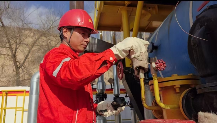 中国石油长庆油田采油四厂:科技催生发展“效益花”