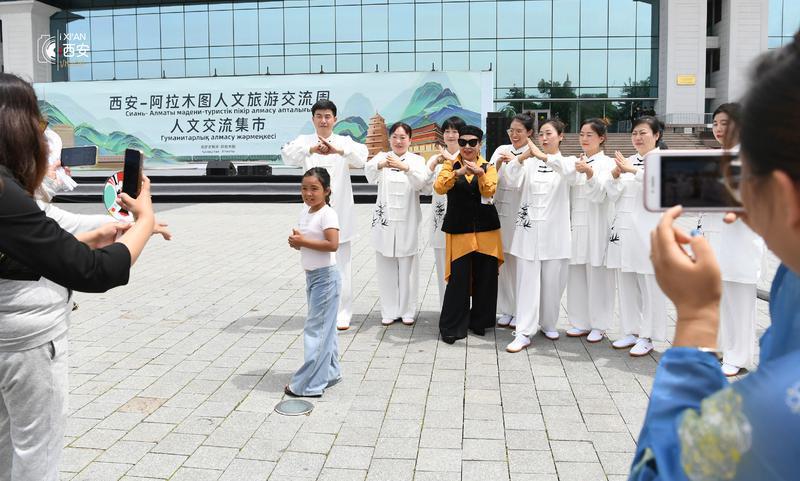 坐着火车去中亚 感受两座城的丝路情缘