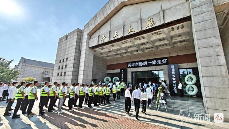 用生命完成最后的托举——追记见义勇为者李静毅_fororder_11274440_6d76d227-d123-4103-9676-d8259bdd6e28copy
