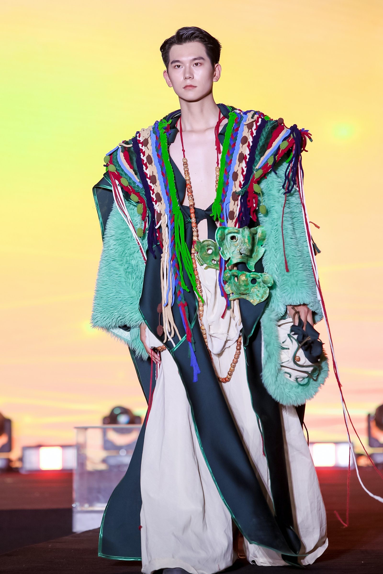 “黄河博彩 渭耀锦裳”陕科大服装设计作品动态展在渭南举行_fororder_图片21