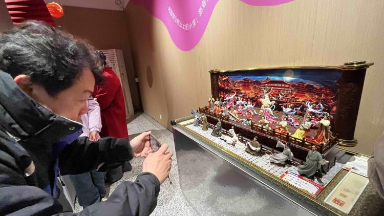 ��������&ldquo;�ɾ���&rdquo;��ǧ�˰�̬���޹ų� ָ��Ǭ���ճ�����