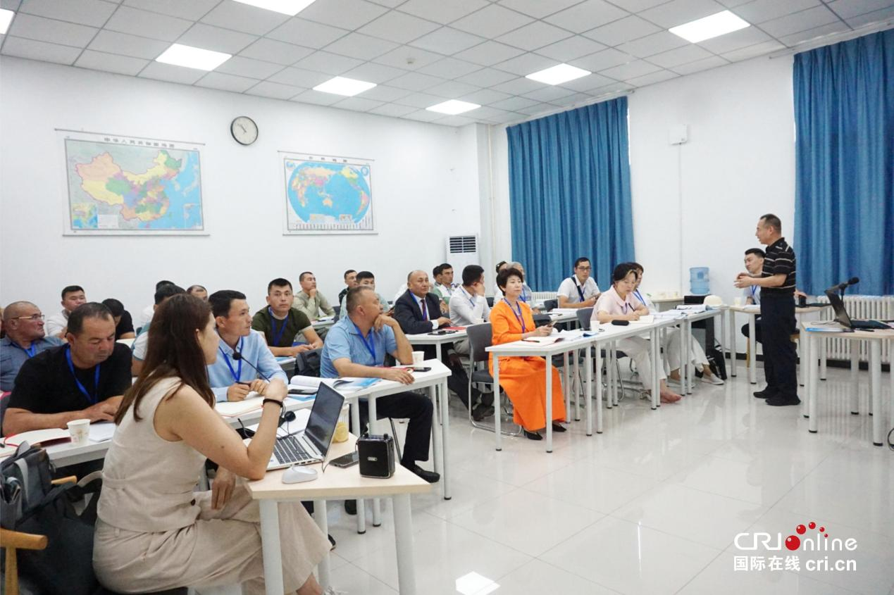 解锁渭南农业“智慧密码”  中亚农民再赴中国“取经”_fororder_图片1
