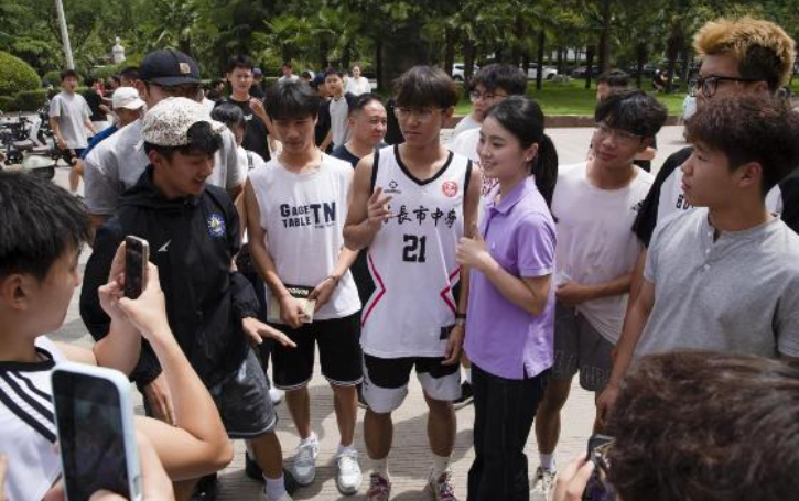 Bai Yulu, jeune femme de Weinan : de sa ville natale à la scène mondiale, à la poursuite de son rêve de Snooker