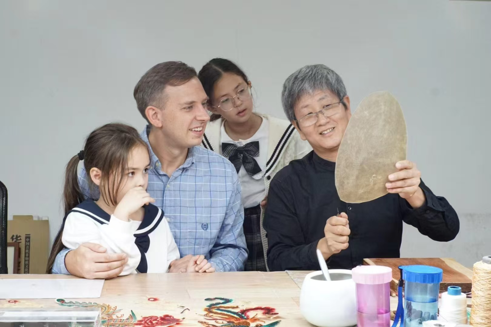 【外眼看陕西·寻渭记】从美国俄亥俄到陕西渭南：洋女婿罗伯特的渭南日常与文化探寻_fororder_图片2