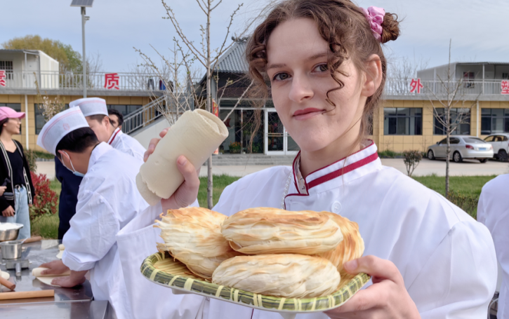 Enjoy a Bite of Weinan without Leaving Shanghai_fororder_rBABCmWfkxGAcCd4AAAAAAAAAAA503.3072x4096.880x1174