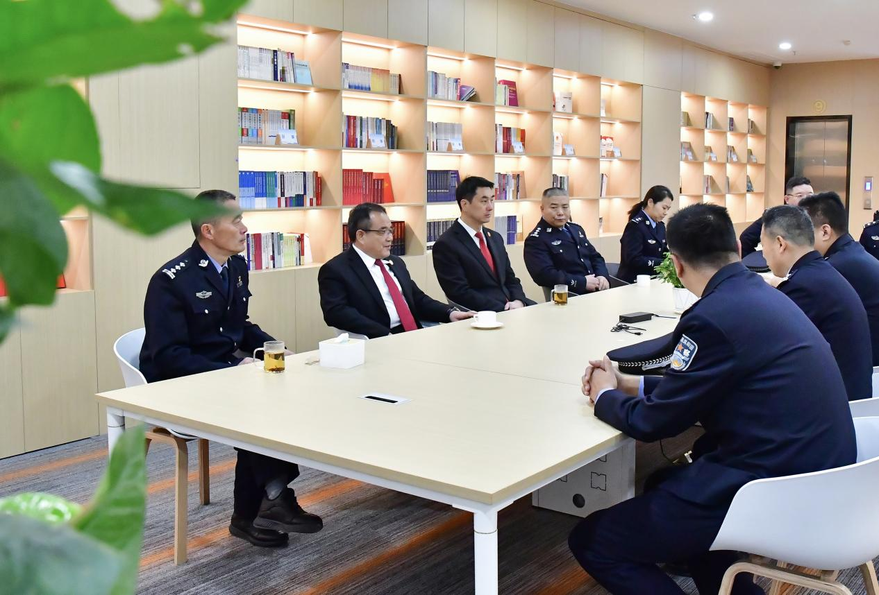 拳心向警旗 忠诚铸法魂 渭南法院庆祝第六个中国人民警察节系列活动