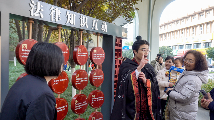 西安市雁塔区2024年“宪法宣传周”集中宣传活动暨雁塔法治公园启动仪式举行