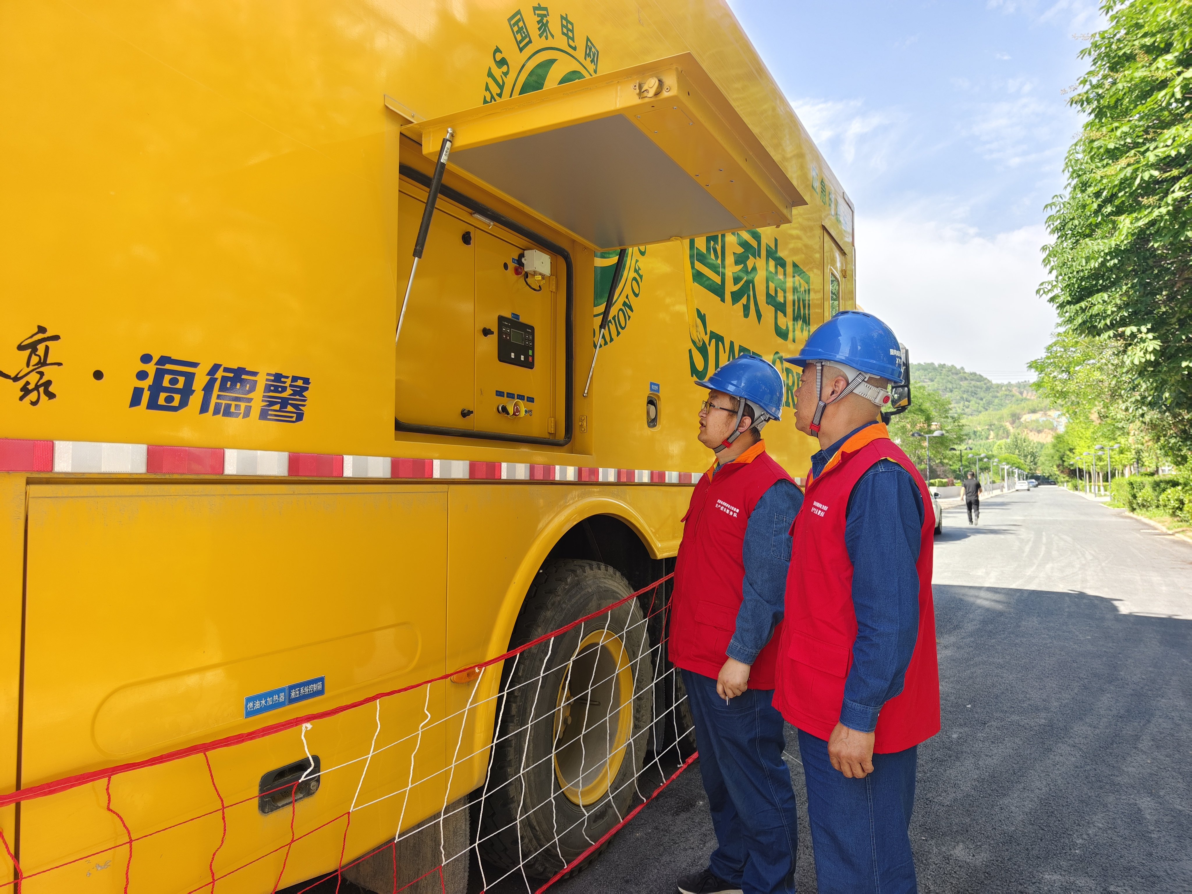 高考保电进入关键日 咸阳电网守护持续“在线”_fororder_图片42