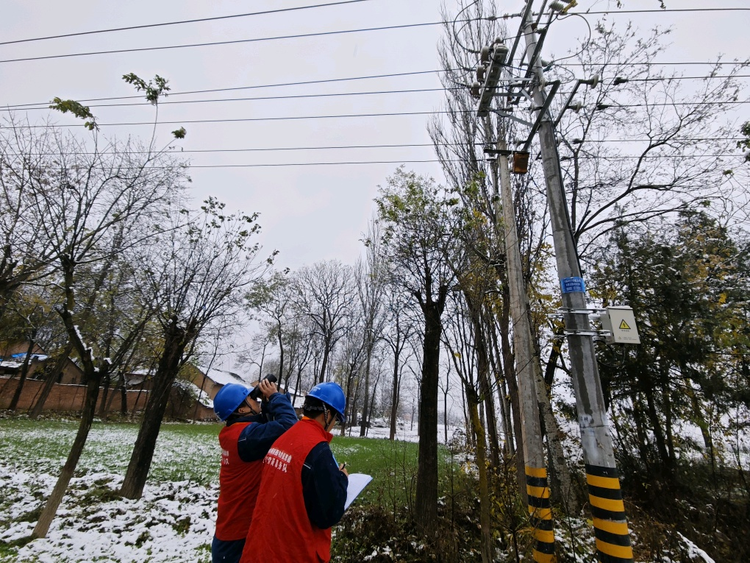 【万家灯火掌灯人】顶风踏雪巡线 守护万家灯火