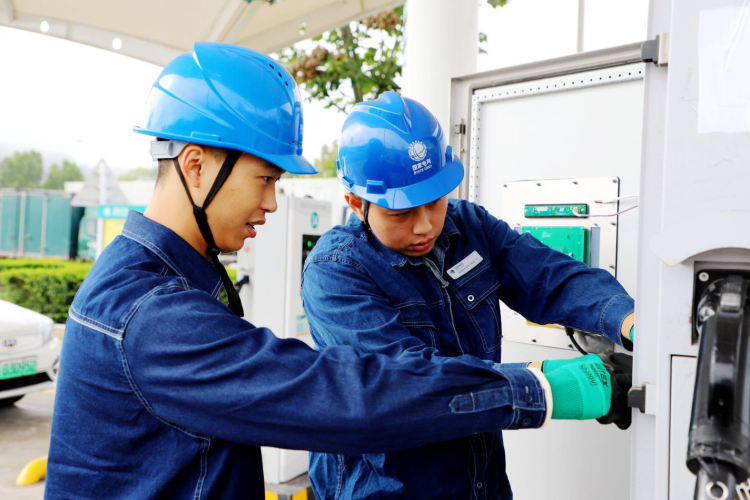 国网渭南供电公司：三重护航 保障假期高速充电无忧_fororder_图片2