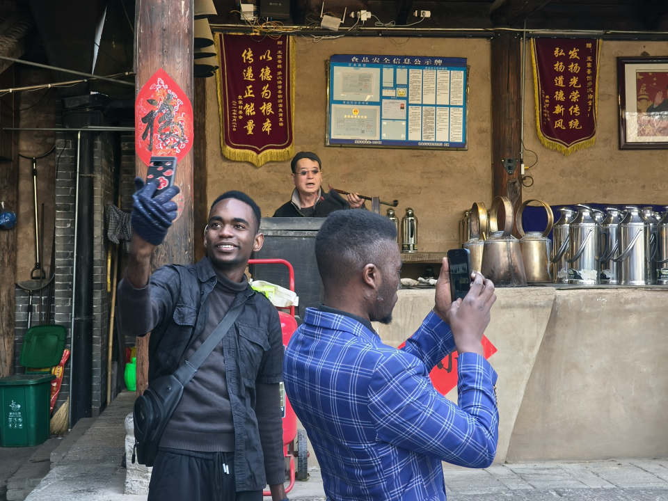 【陕耀国际·50期】老外看咸阳：古今结合 这个村来了还想来