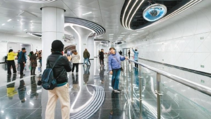 “星空”车站　如梦似幻