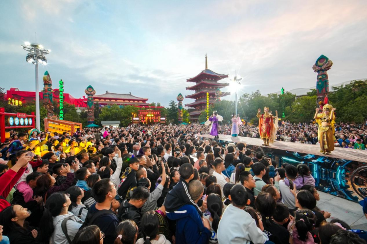 西安浐灞国际港文旅持续火爆 《西安千古情》单日演出20场创纪录_fororder_图片2