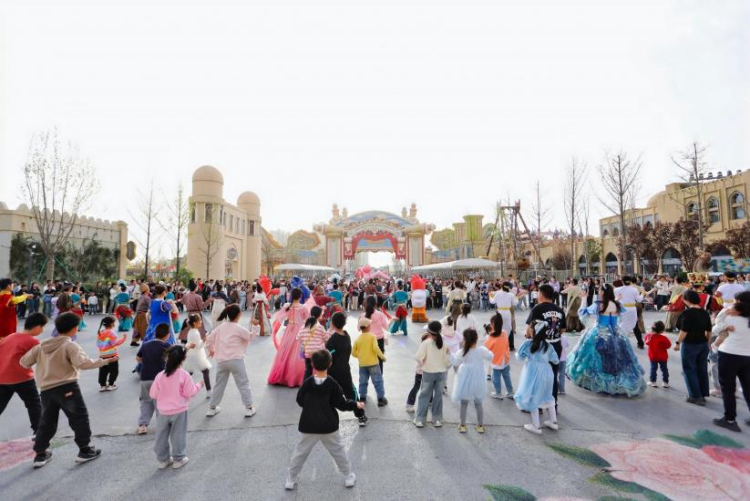 欢乐点亮春日 踏青小长假丝路欢乐世界人气爆棚_fororder_图片1