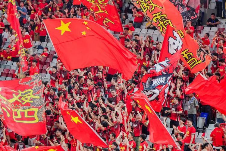 两万多球迷热情助威 西安国际足球中心精彩首秀
