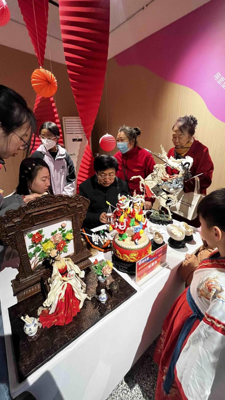 ��������&ldquo;�ɾ���&rdquo;��ǧ�˰�̬���޹ų� ָ��Ǭ���ճ�����