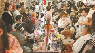 追“潮”赶“新” 为新春消费注入“年轻”基因