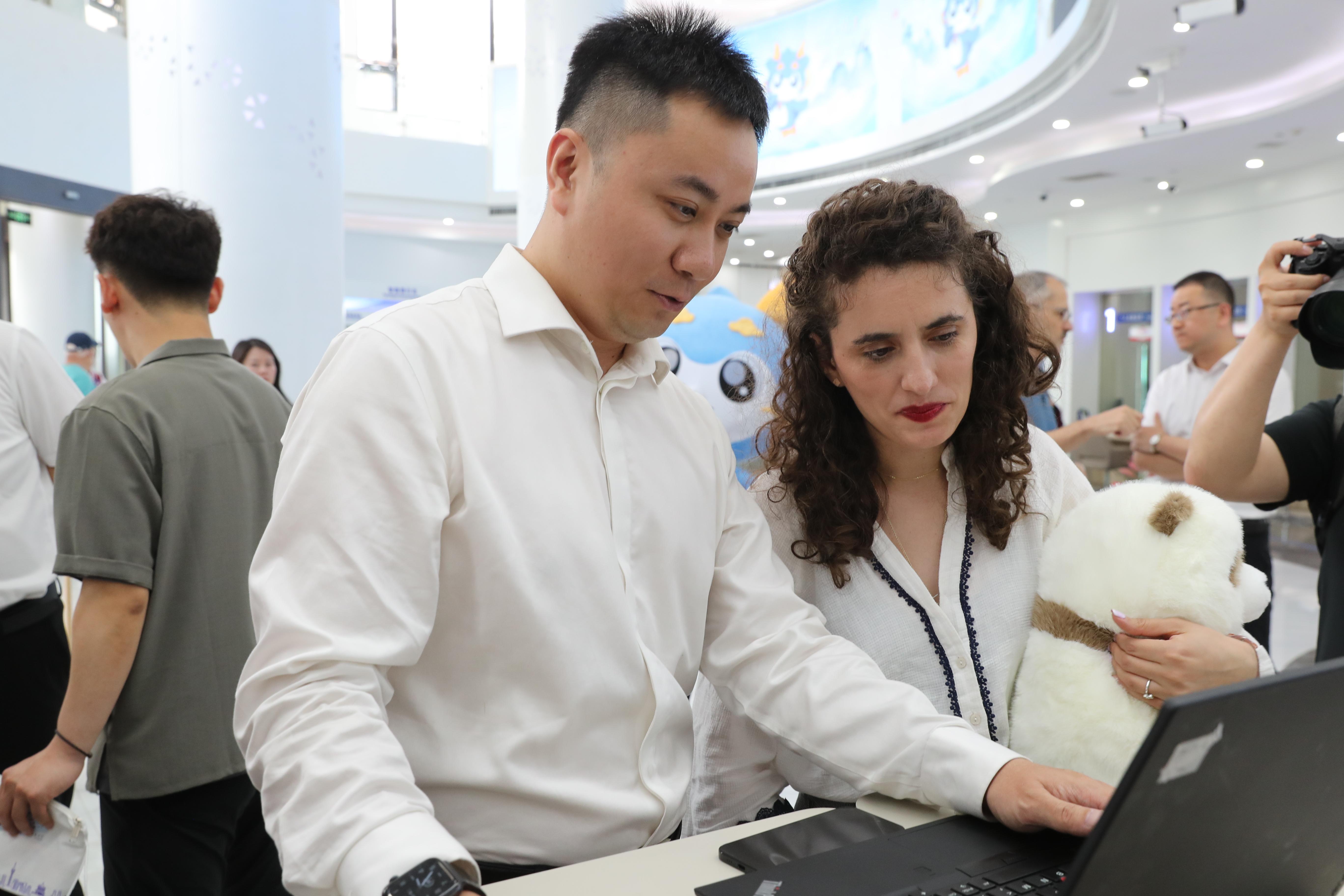 【组图丨在西安 看中国 外籍专家西安调研行】从科技、民生、金融看见城市发展缩影_fororder_wps_doc_13