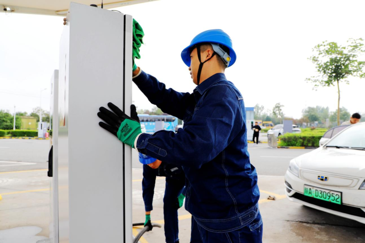 国网渭南供电公司：三重护航 保障假期高速充电无忧_fororder_图片5