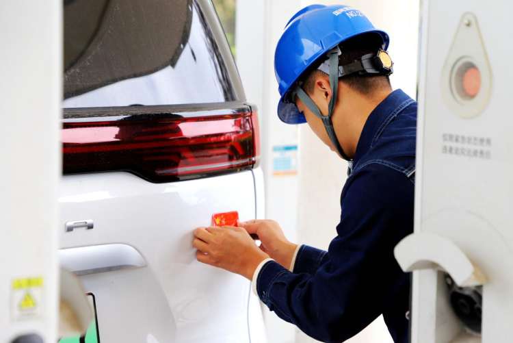 国网渭南供电公司：三重护航 保障假期高速充电无忧_fororder_图片6