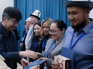 Из Центральной Азии в провинцию Шэньси: 300 профессиональных фермеров «обучились» земледелию в Вэйнане_fororder_4bca8ef3-755a-4e03-89a3-920660cf6c50.1266x844