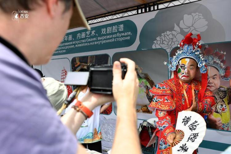 坐着火车去中亚 感受两座城的丝路情缘