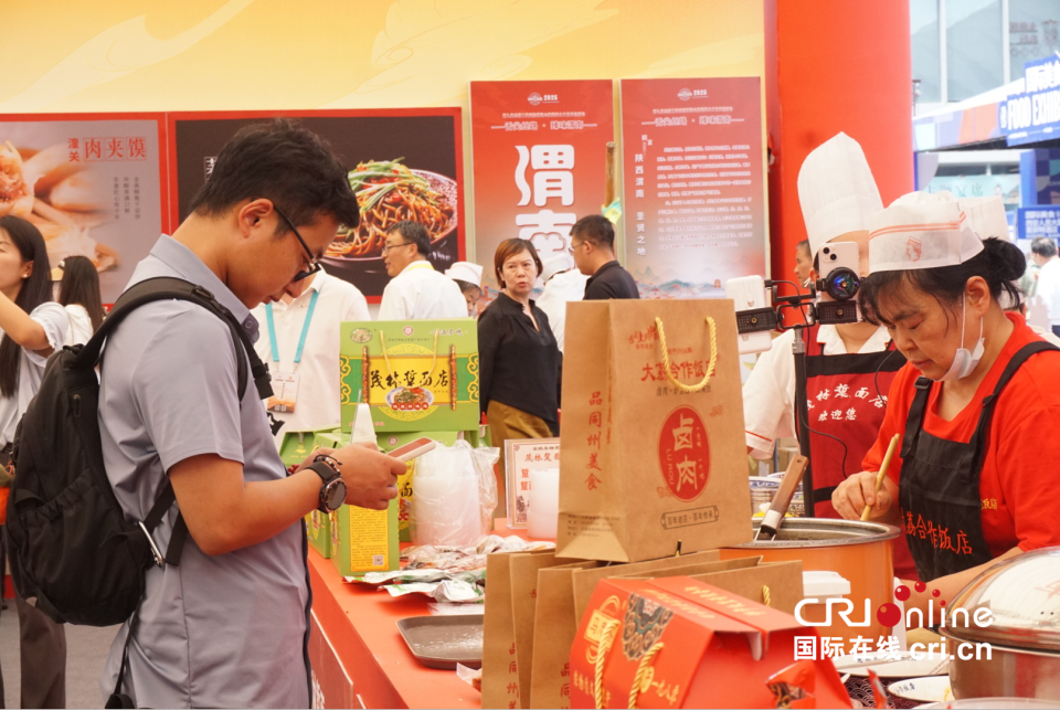 特色珍馐C位出道 第九届丝博会渭南美食圈粉外国客商_fororder_图片3