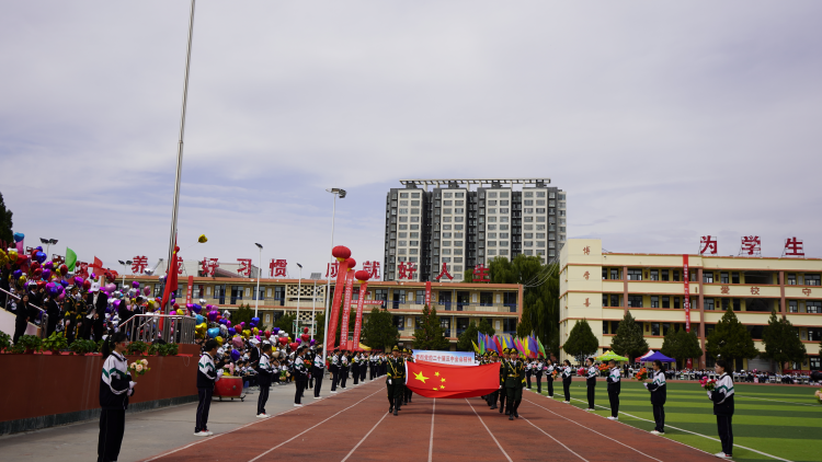榆林靖边：运动会开幕燃爆校园 千余名青少年竞展青春锋芒_fororder_图片1