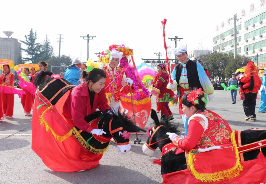 黄河岸畔灯火璀璨 渭南多彩民俗闹元宵